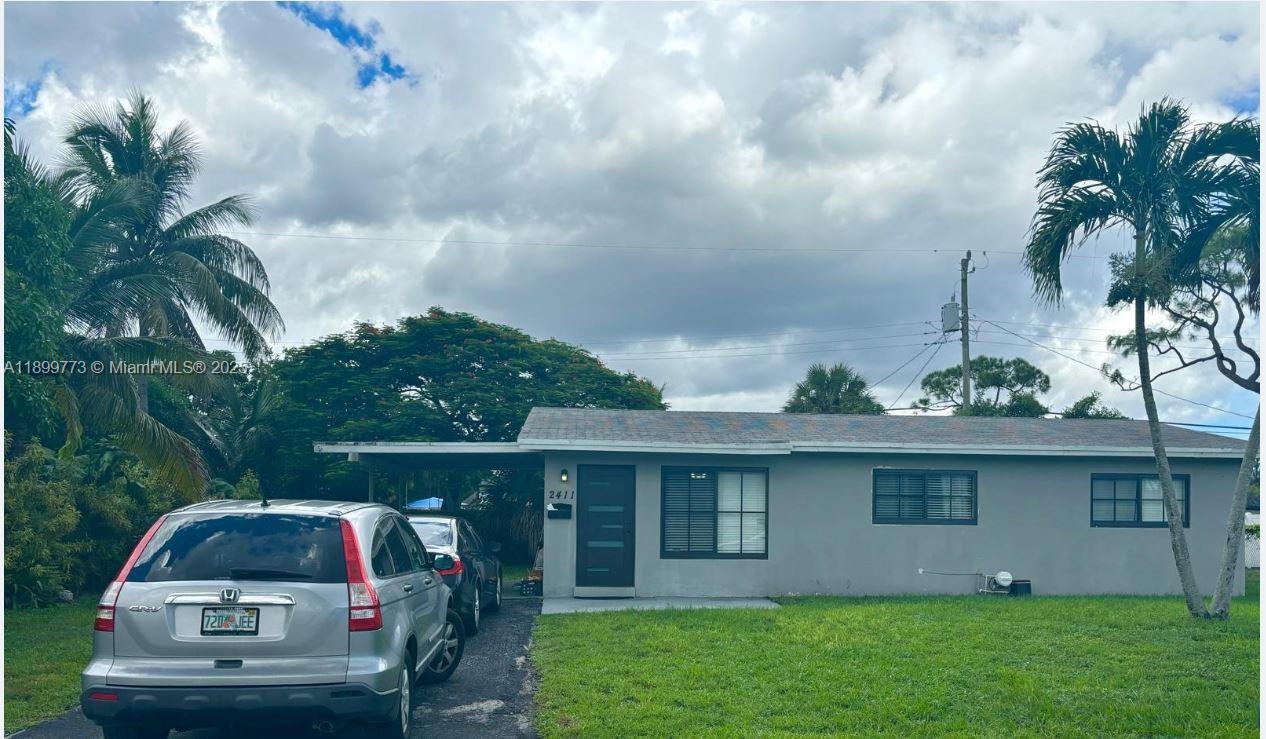 Welcome to your new home!Enjoy a large backyard ideal for relaxing or family gatherings (no pool – low maintenance).Conveniently located near major highways,downtown Fort Lauderdale,shopping,dining, Wallmart,public transportation and beaches, this home offers both comfort and accessibility.
No HOA approval delays,Pet-friendly.BEAUTIFUL HOUSE WITH 3 BEDROOMS AND 2 FULL BATHS, CARPORT IN A GREAT NEIGHBORHOOD. ALSO OFFERED FOR SHORT TERM FURNISHED RENTAL AND FOR SALE. ALL REMODELED WITH NEW WASHER AND DRYER,NEW WATER HEATER AND IMPACT WINDOWS.
