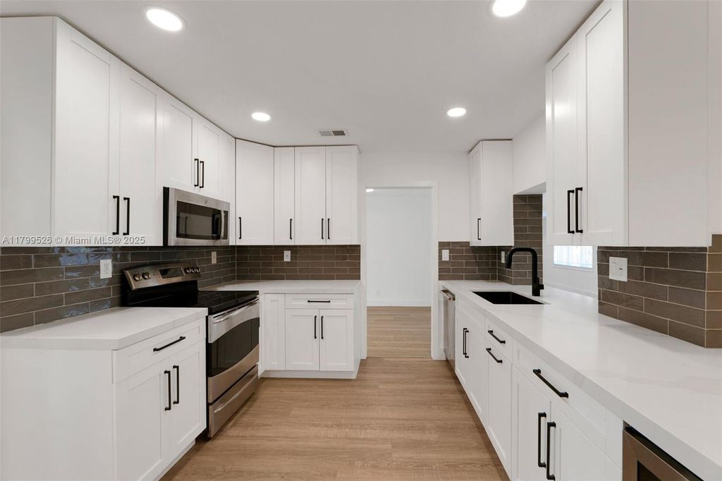 Photo of 6341 NE 22nd Ave, Fort Lauderdale, FL 33308 (MLS # A11799526)