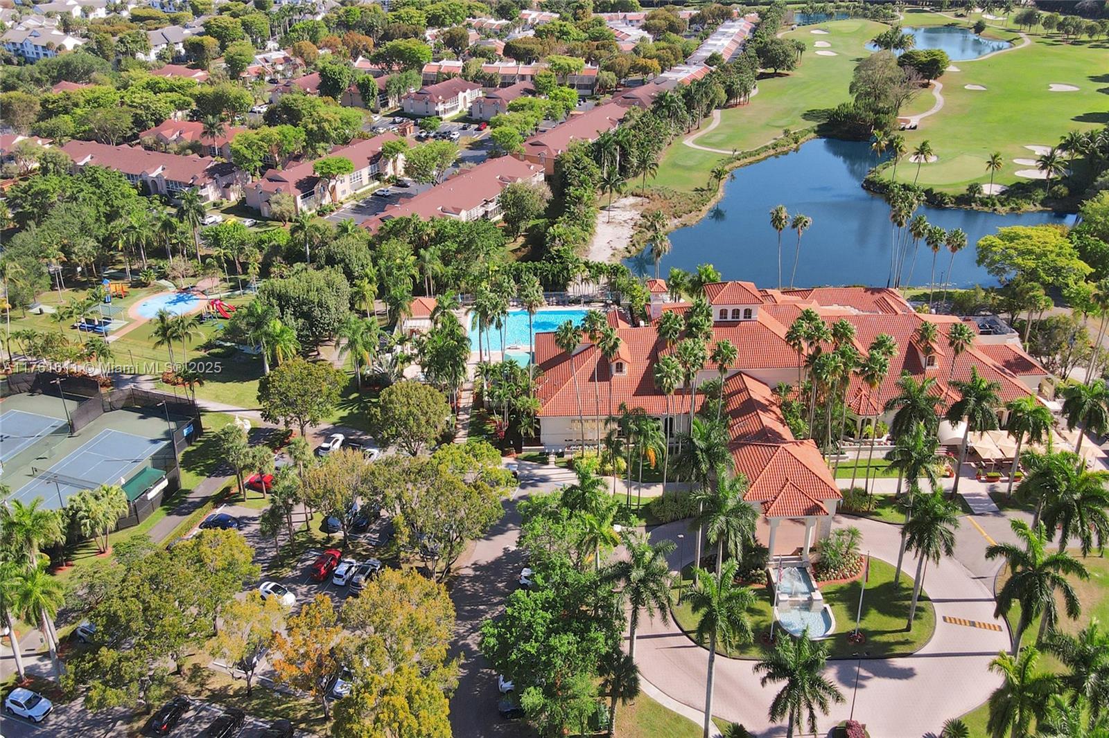 DORAL SANDS - Residential
