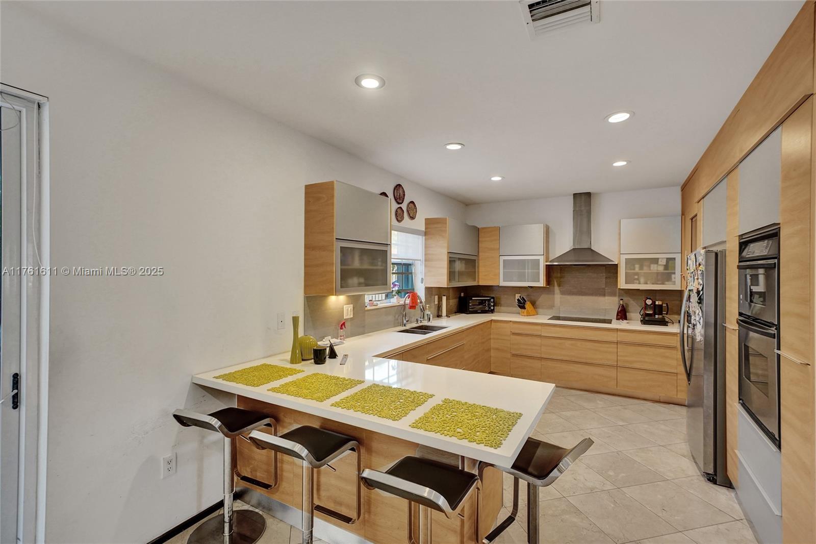 DORAL SANDS - Residential