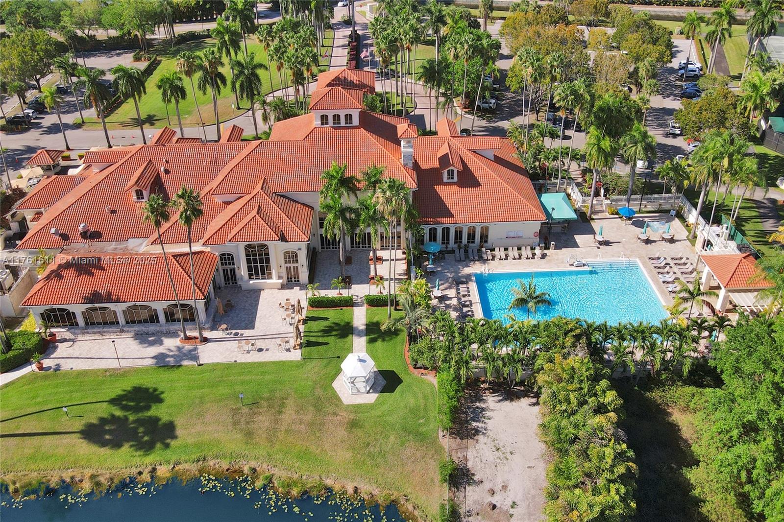 DORAL SANDS - Residential