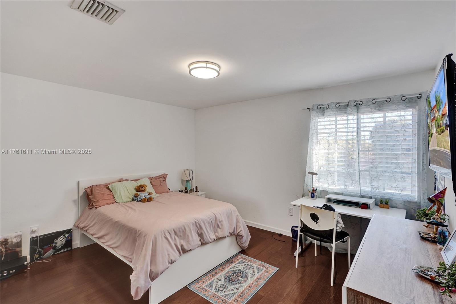 DORAL SANDS - Residential