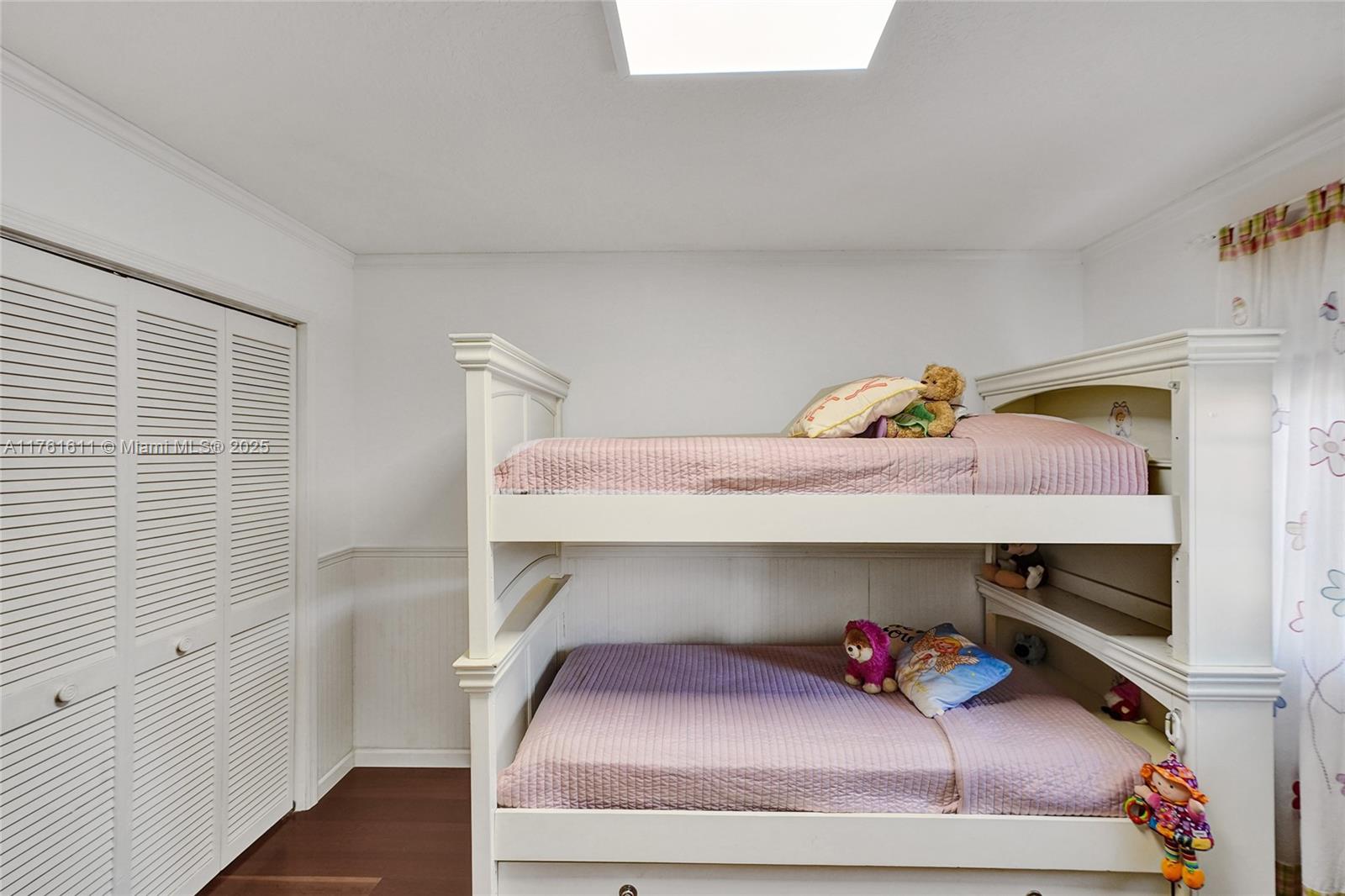 DORAL SANDS - Residential