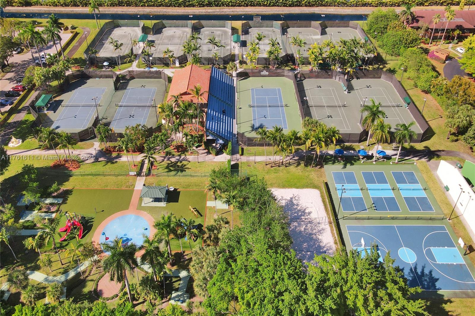 DORAL SANDS - Residential