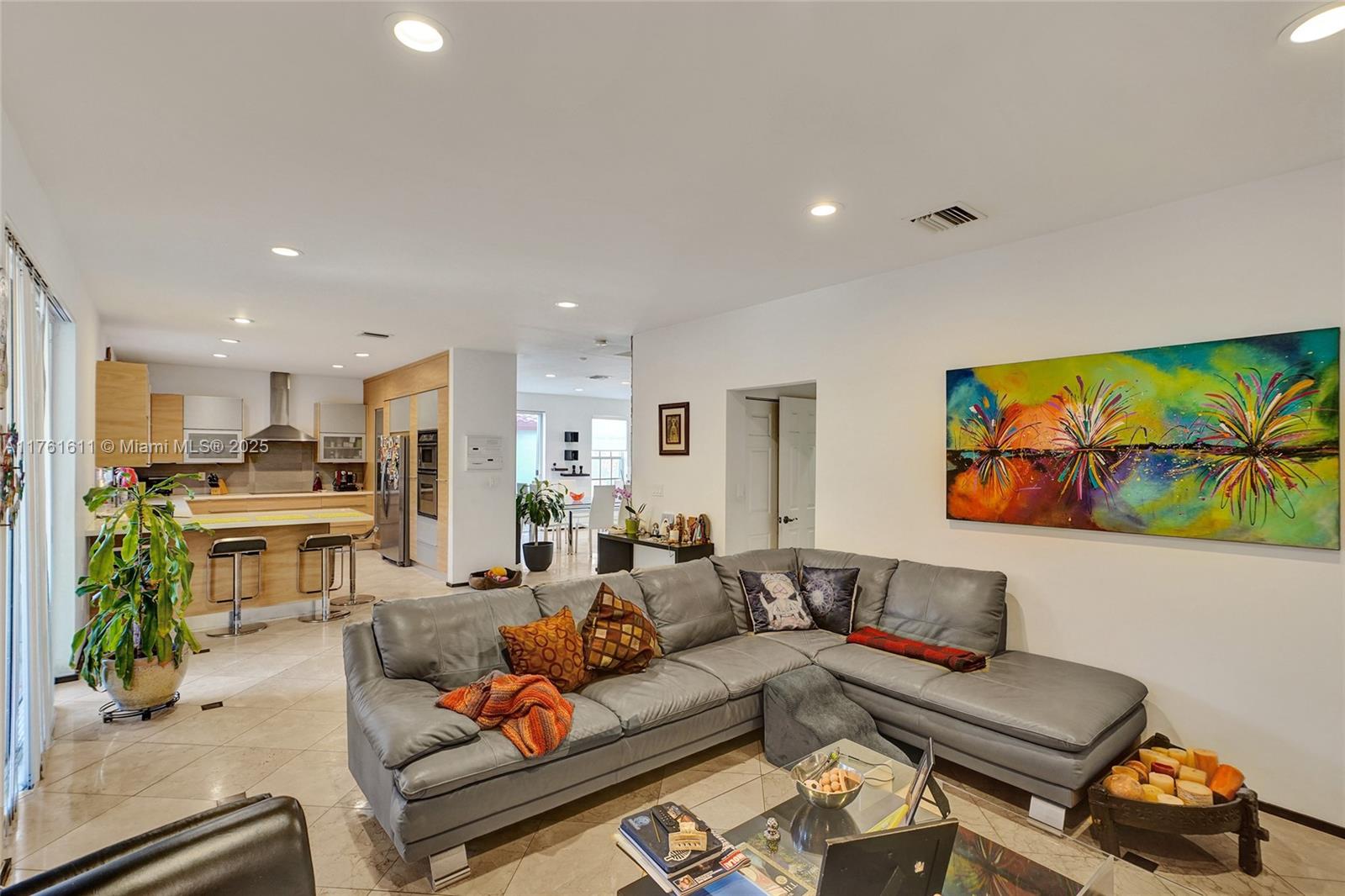 DORAL SANDS - Residential