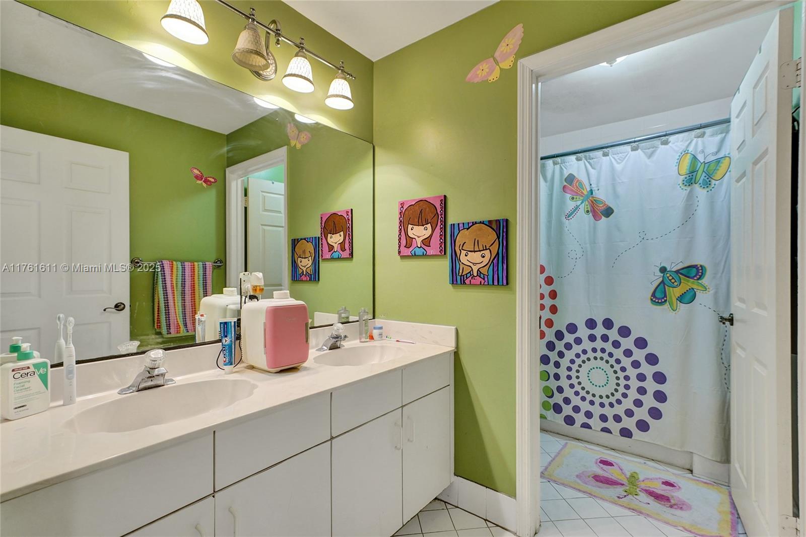 DORAL SANDS - Residential