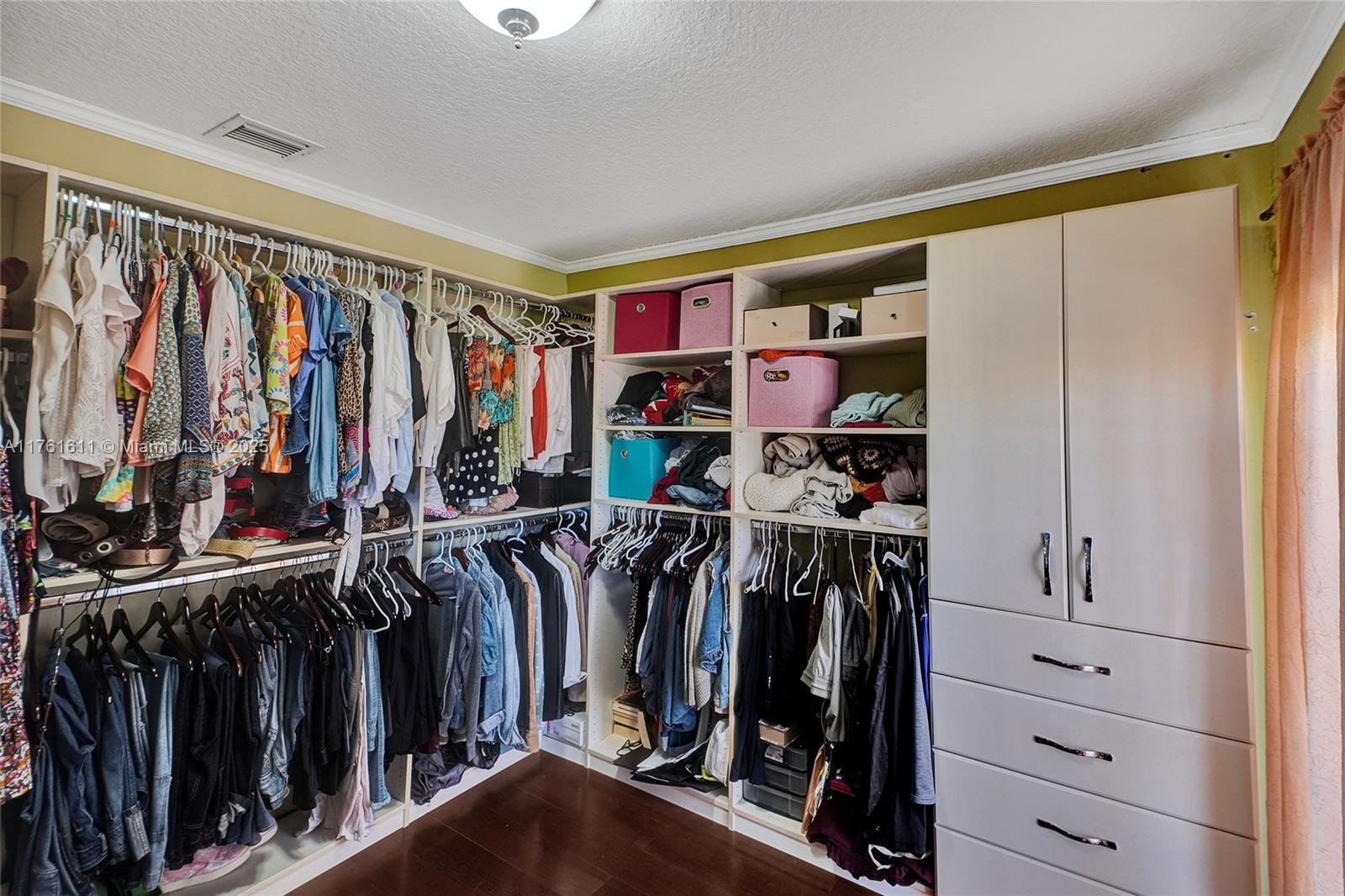 DORAL SANDS - Residential