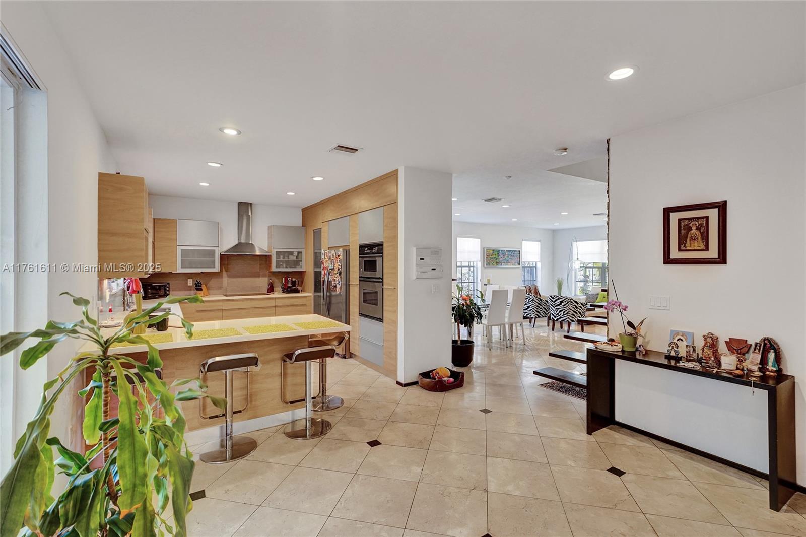 DORAL SANDS - Residential