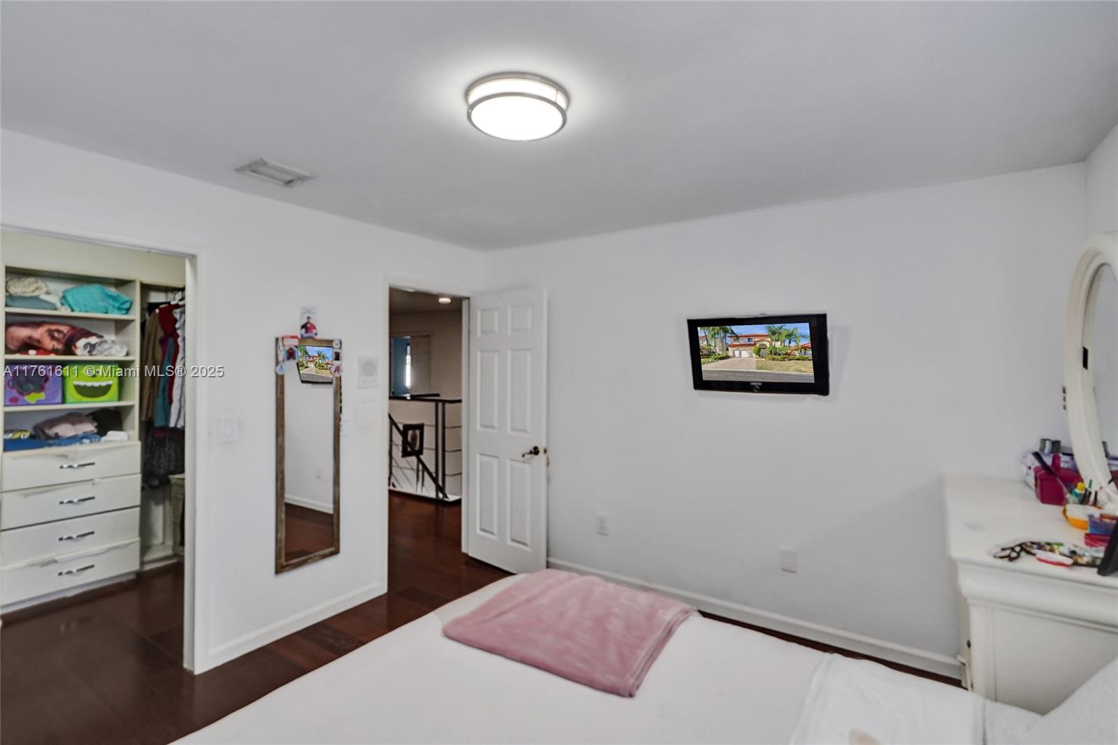 DORAL SANDS - Residential