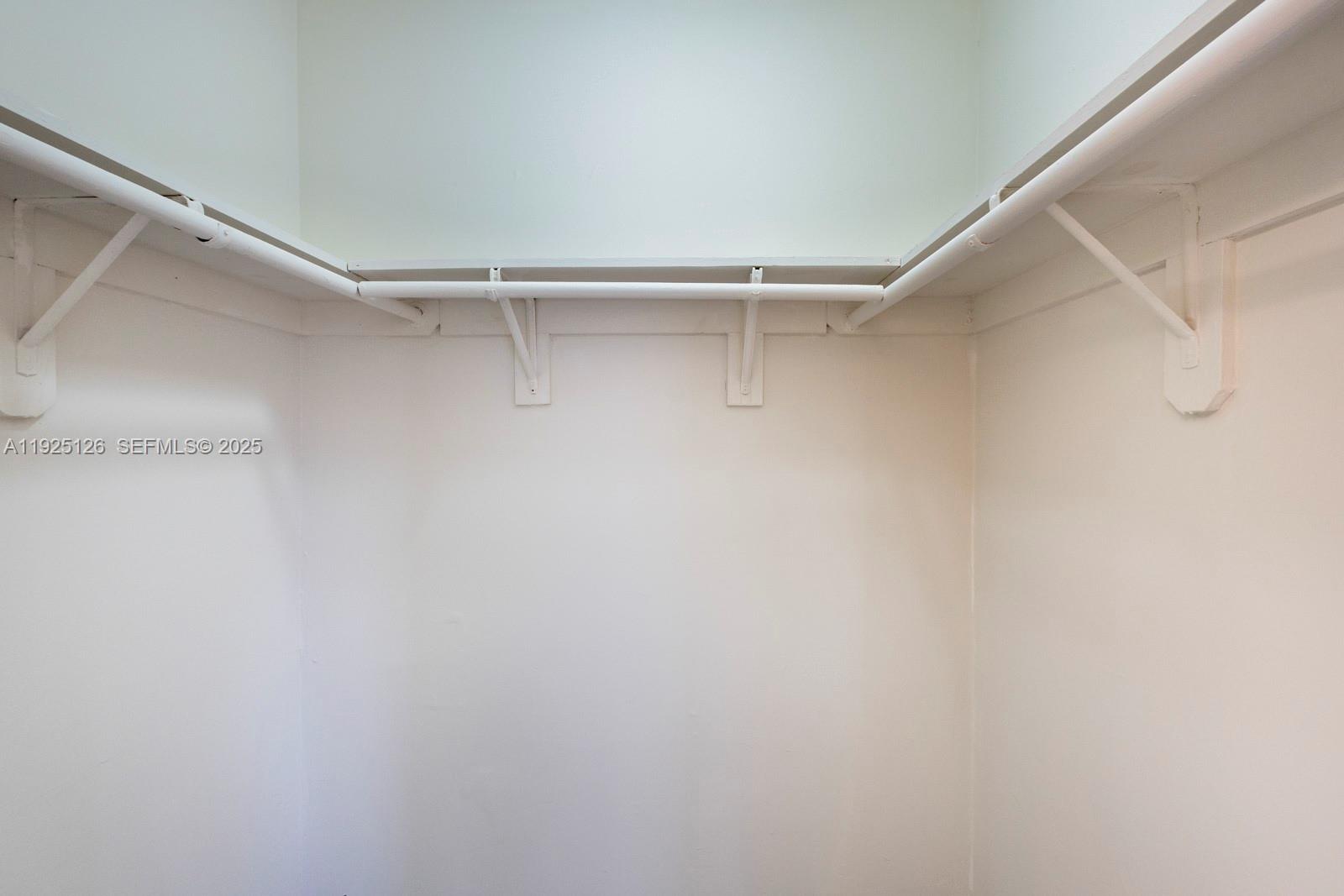 GOLDEN GATE CONDO PHASE I - Residential Lease