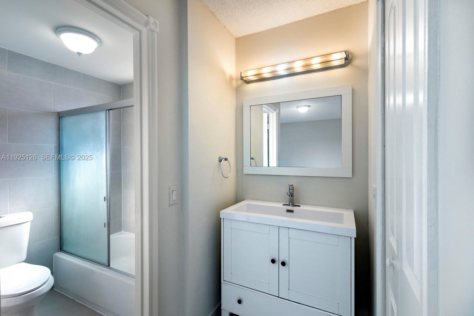 GOLDEN GATE CONDO PHASE I - Residential Lease