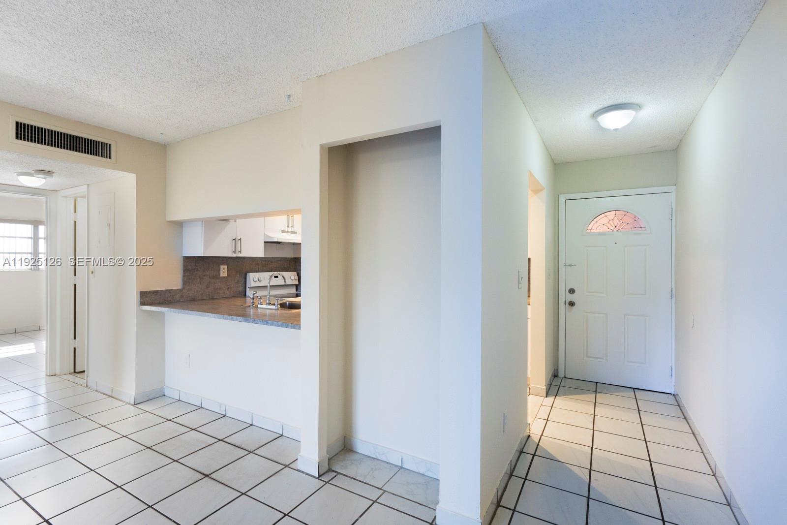 GOLDEN GATE CONDO PHASE I - Residential Lease