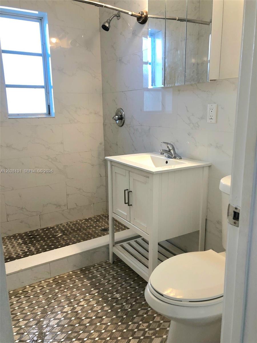 7135 Rue Granville 4