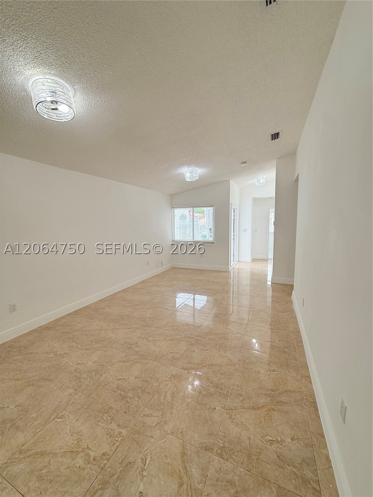 2854 W 75th Ter