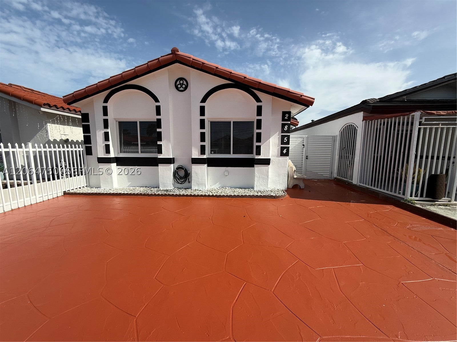 2854 W 75th Ter