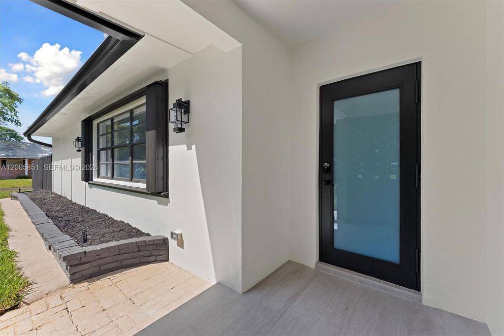 Photo of 401 SW 63rd Ter, Plantation, FL 33317 (MLS # A12005851)