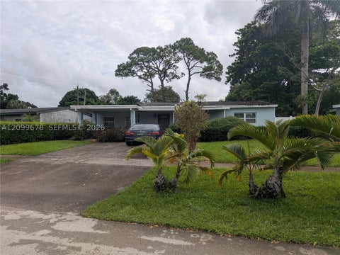 Photo of 620 E Dayton Cir, Fort Lauderdale, FL 33312 (MLS # A12099678)