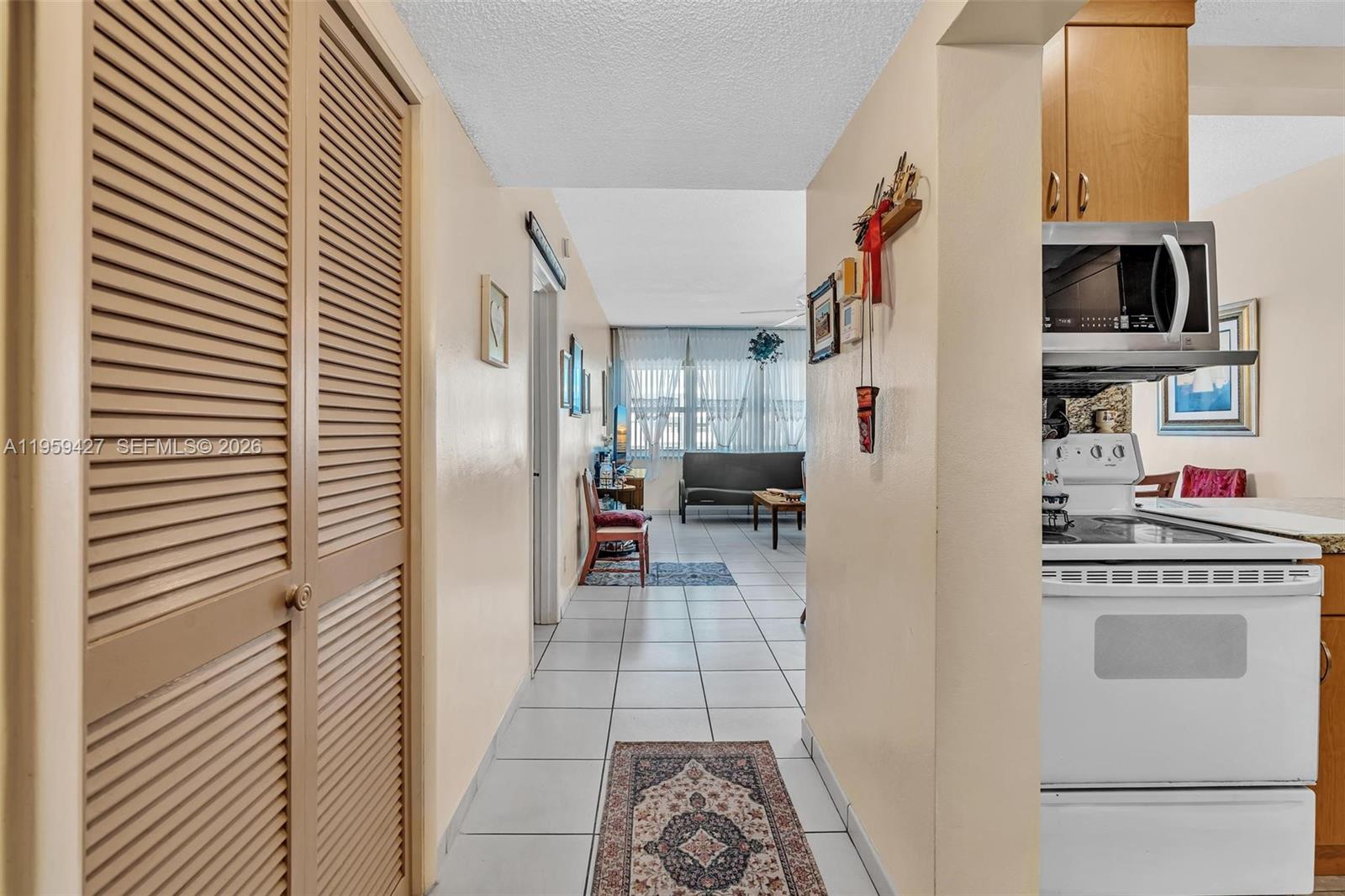 SECOND GULFSTREAM GARDEN - Residential