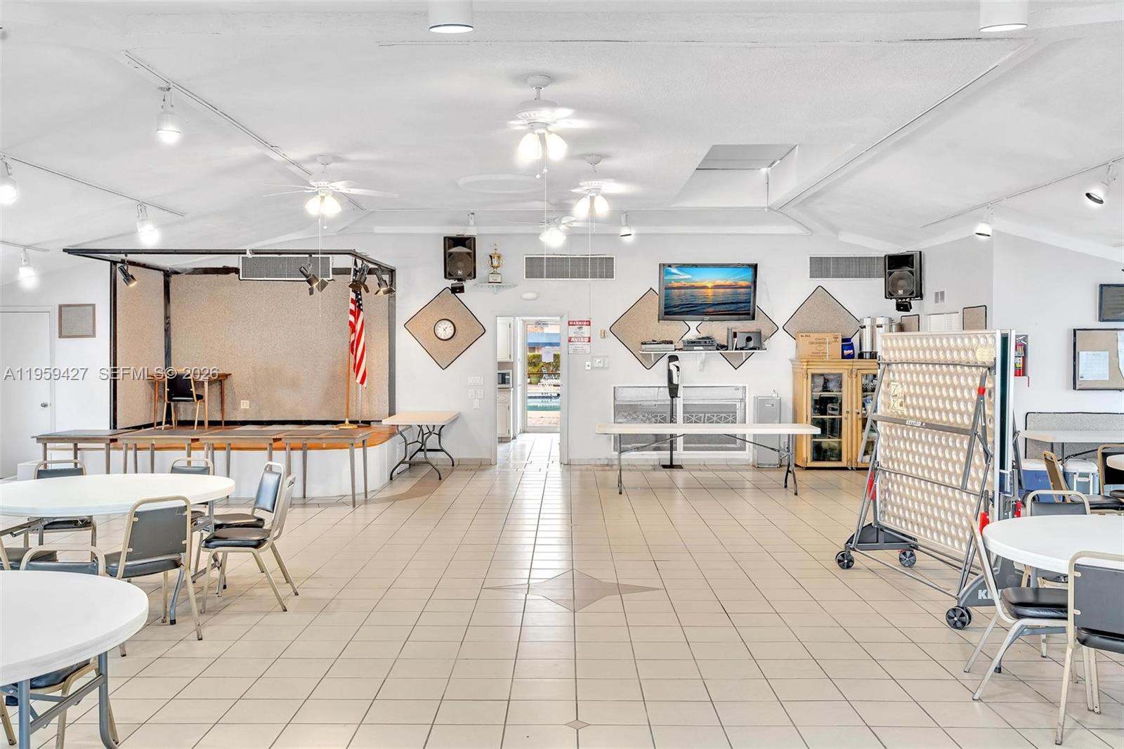 SECOND GULFSTREAM GARDEN - Residential