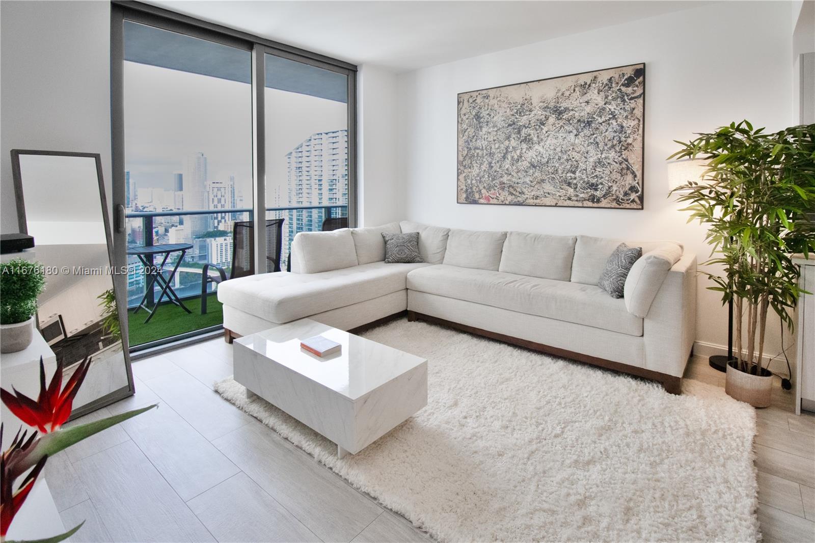 55 Sw 9th St 3810, Miami, Broward County, Florida - 1 Bedrooms  
2 Bathrooms - 