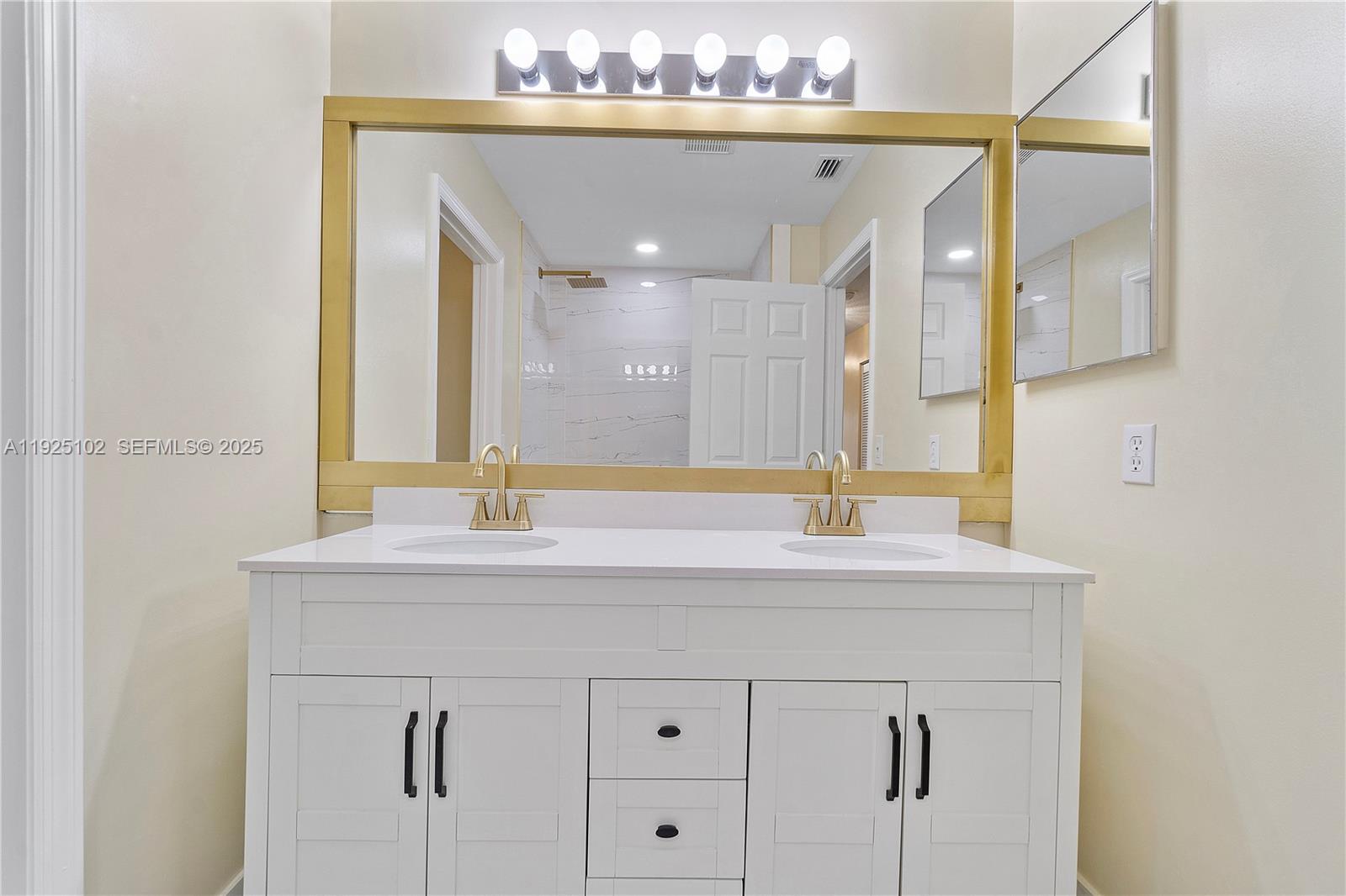 WYNDHAM LAKES NORTH - Residential Lease