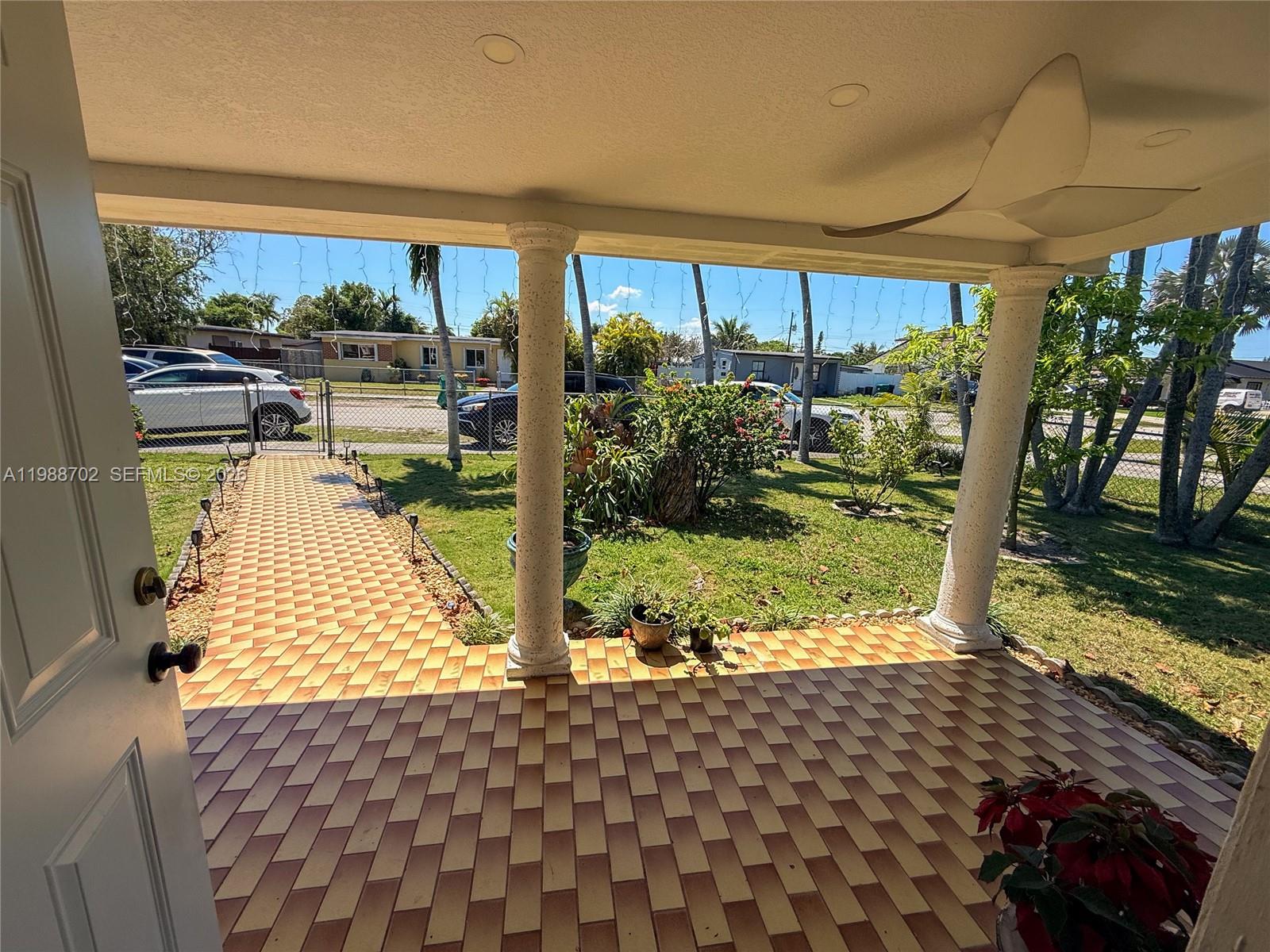 TROPICAL ESTATES - Residential