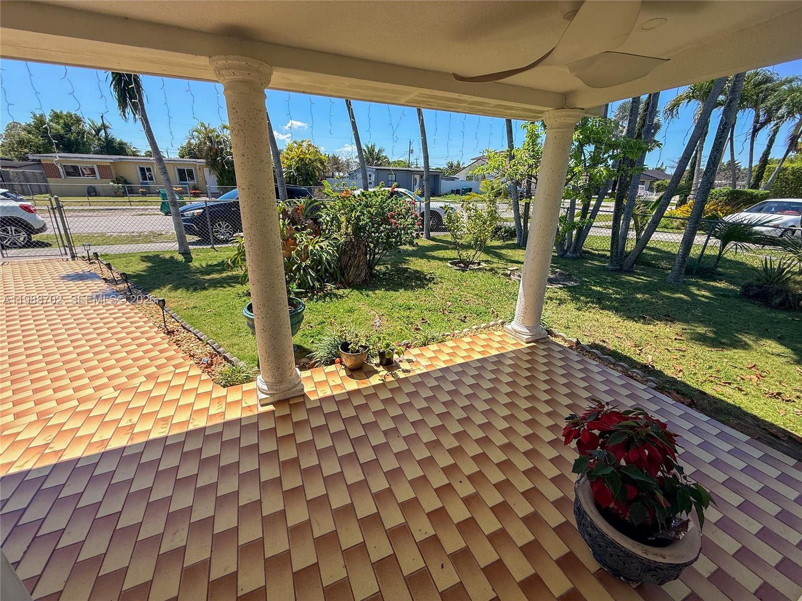 TROPICAL ESTATES - Residential