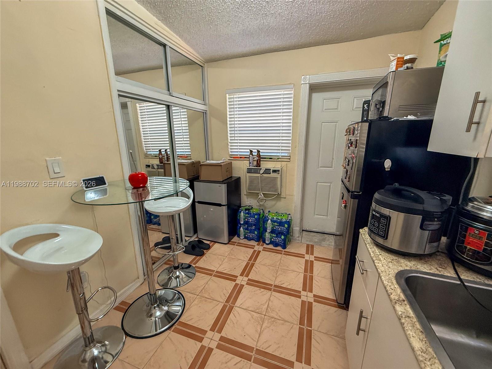 TROPICAL ESTATES - Residential