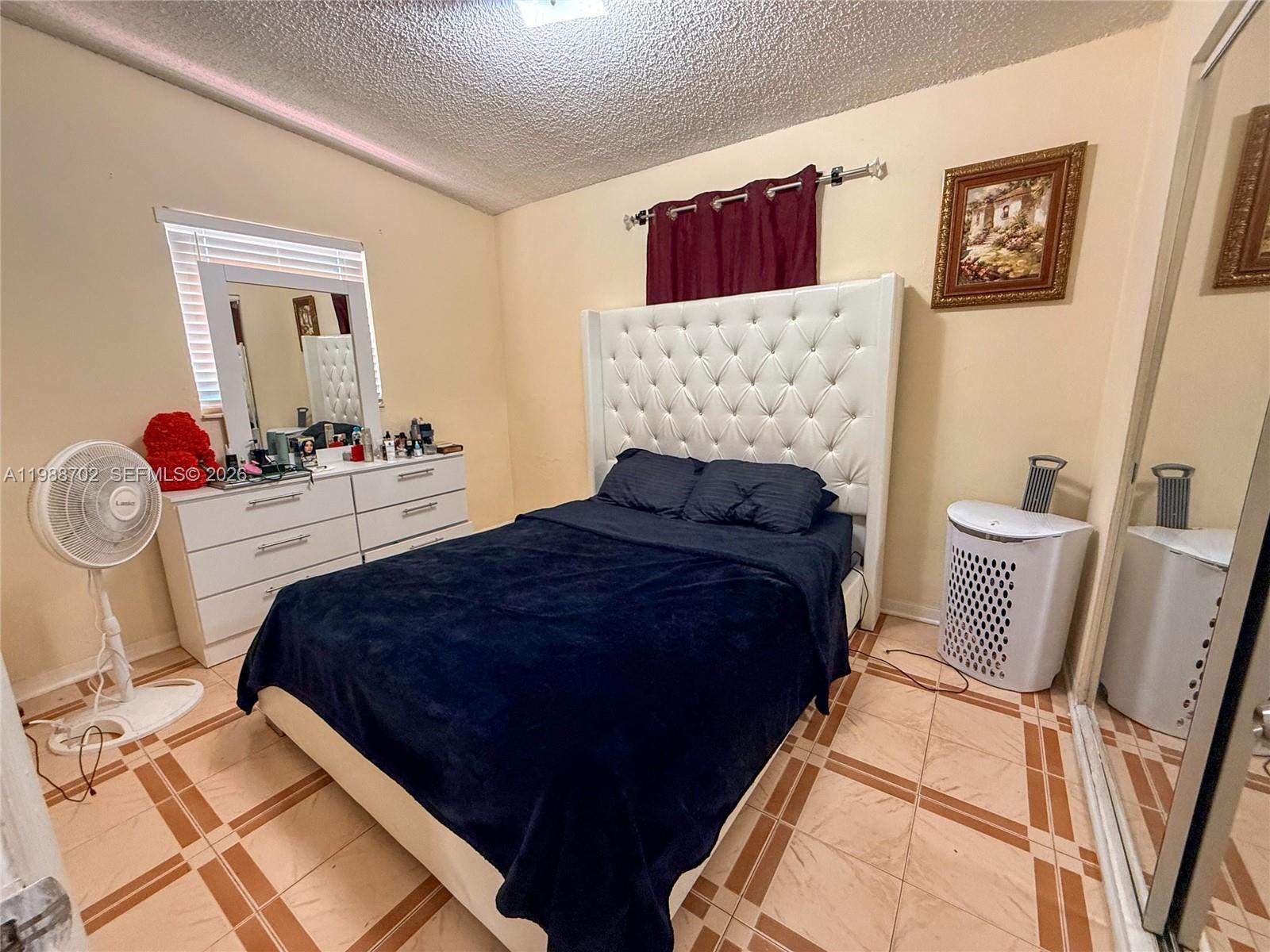 TROPICAL ESTATES - Residential