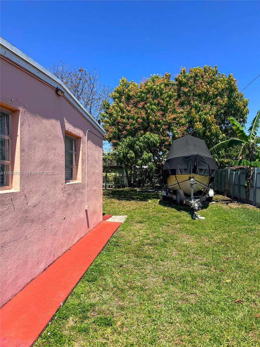 TROPICAL ESTATES - Residential