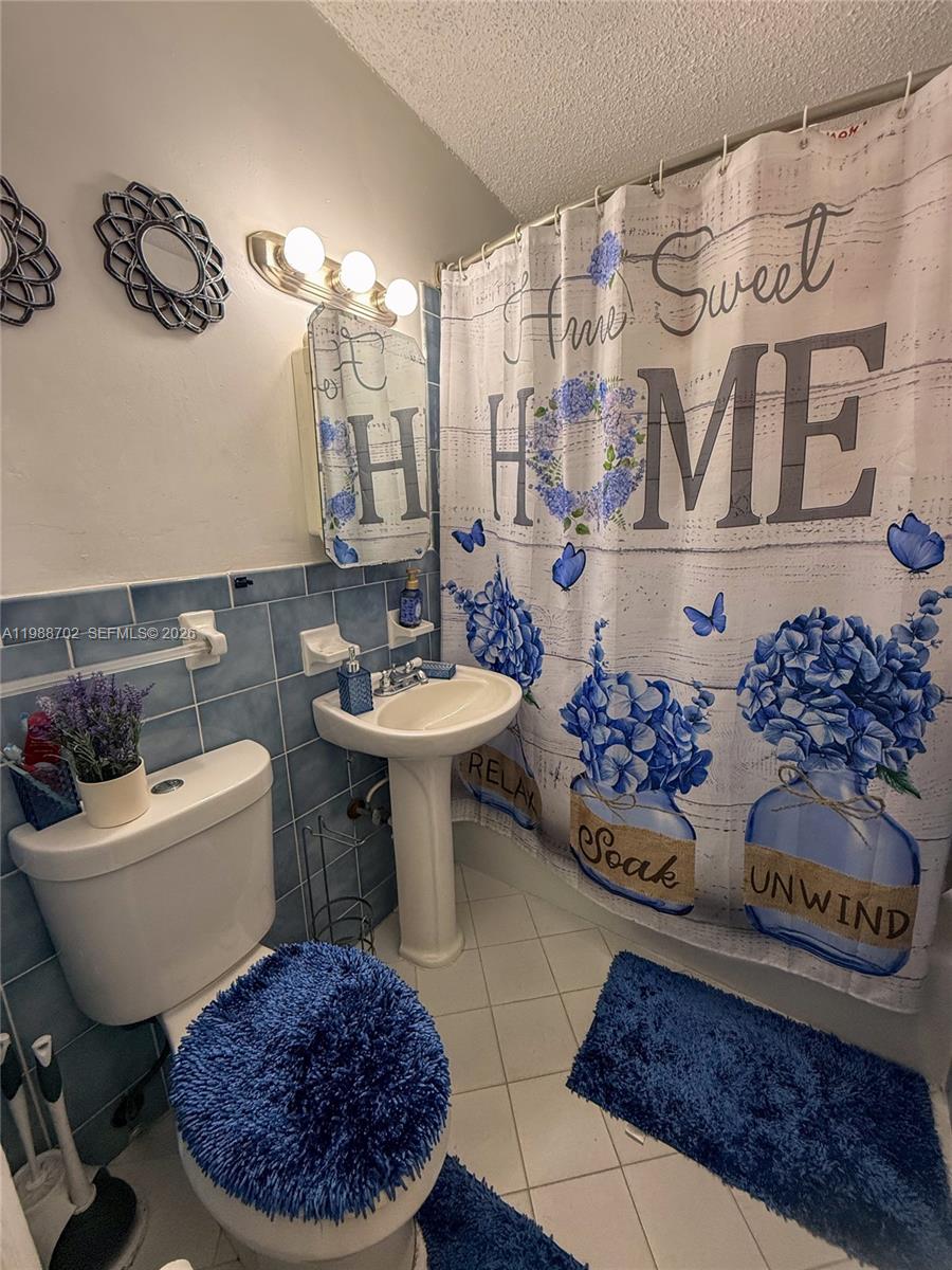 TROPICAL ESTATES - Residential