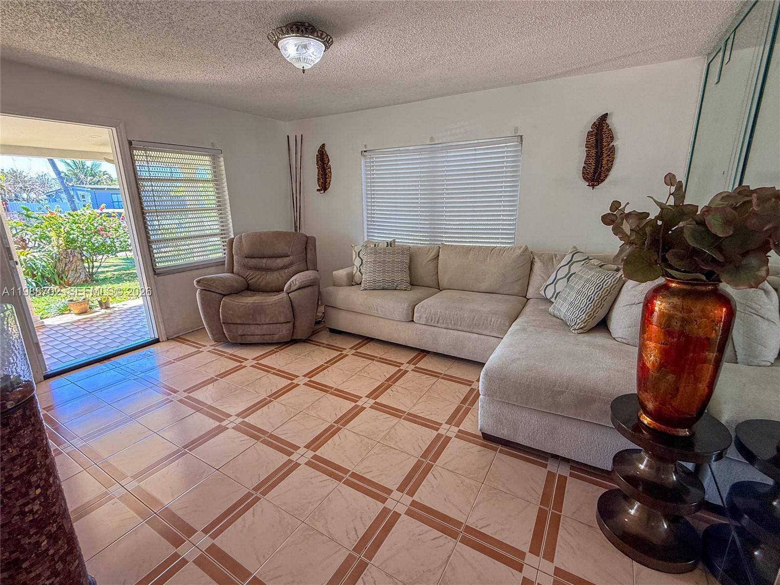 TROPICAL ESTATES - Residential