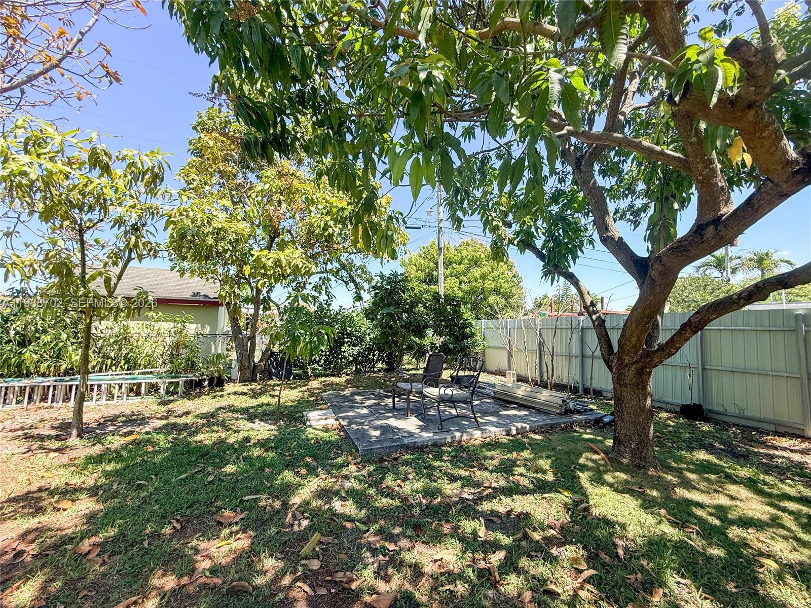 TROPICAL ESTATES - Residential