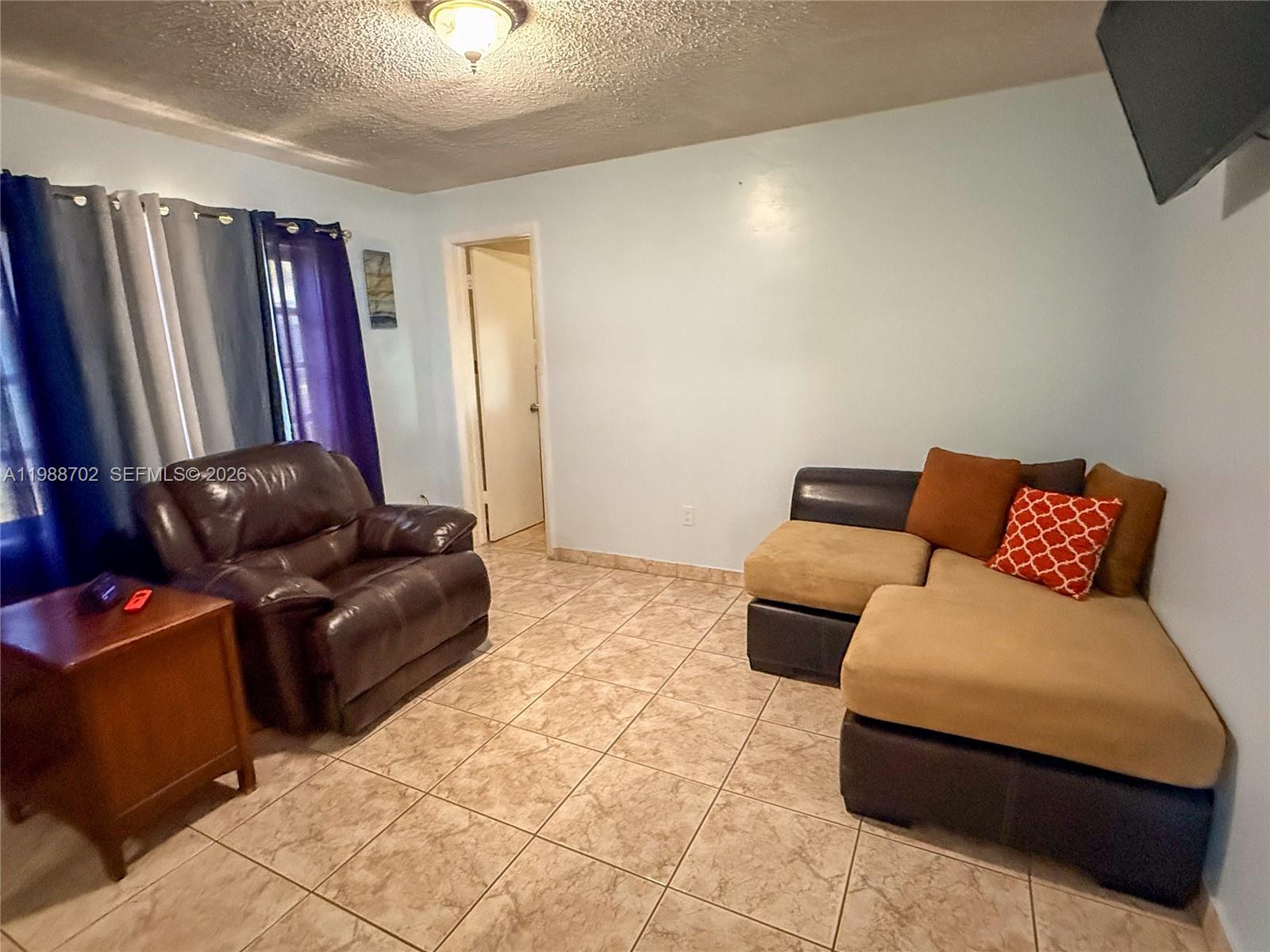 TROPICAL ESTATES - Residential