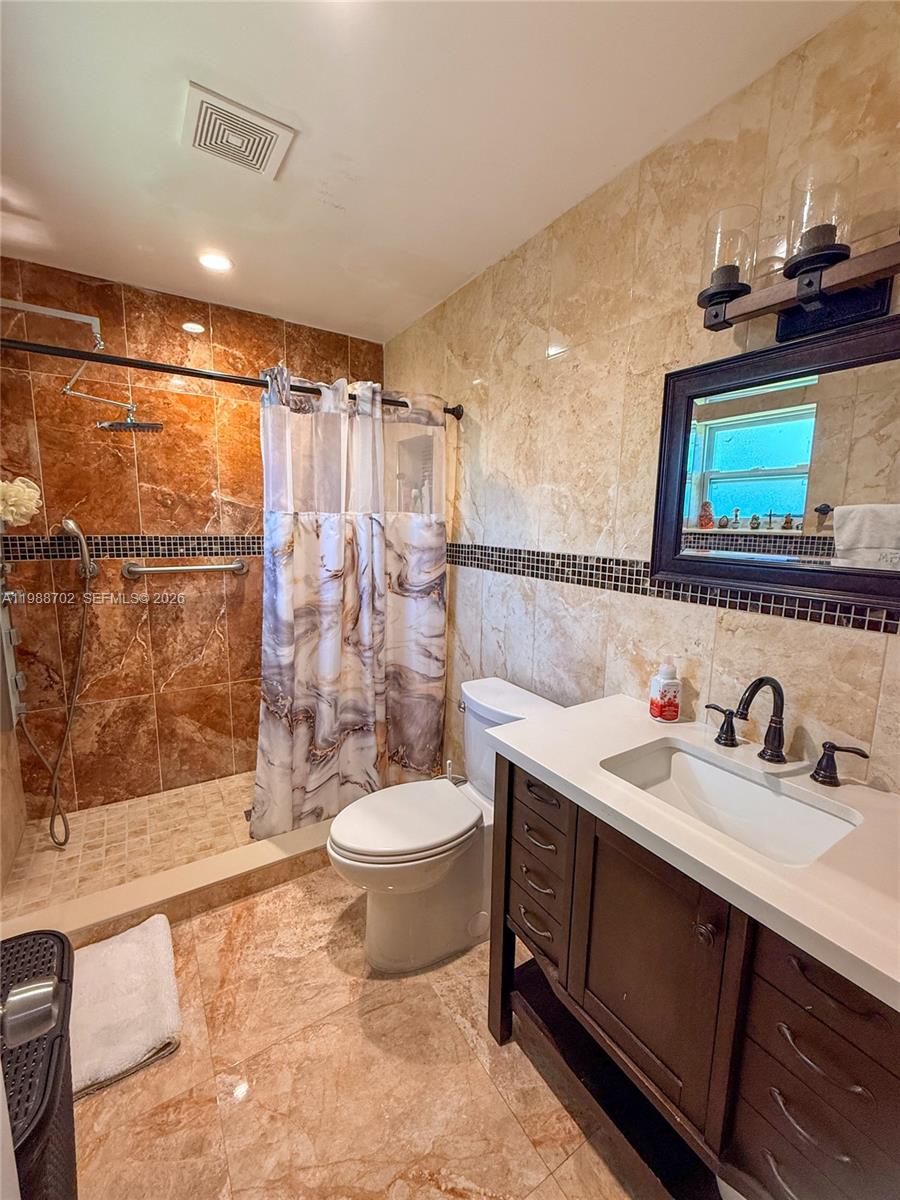 TROPICAL ESTATES - Residential