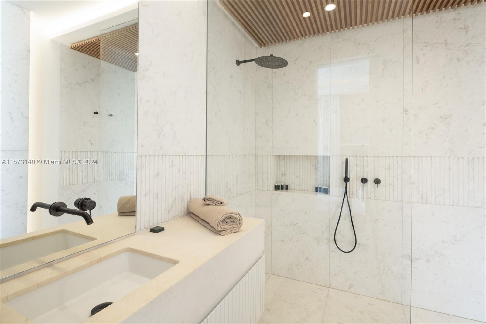 Orquidea, Puente Romano - Residential