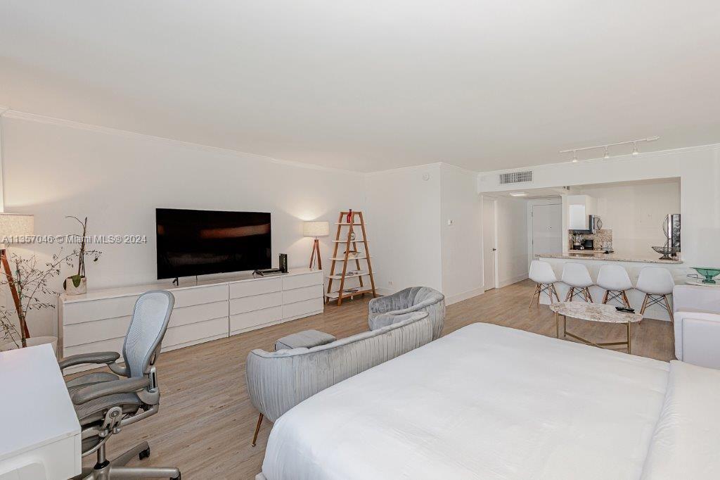 RONEY PALACE CONDO - Residential Lease