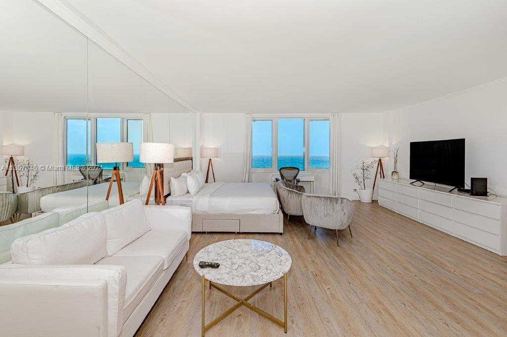 RONEY PALACE CONDO - Residential Lease