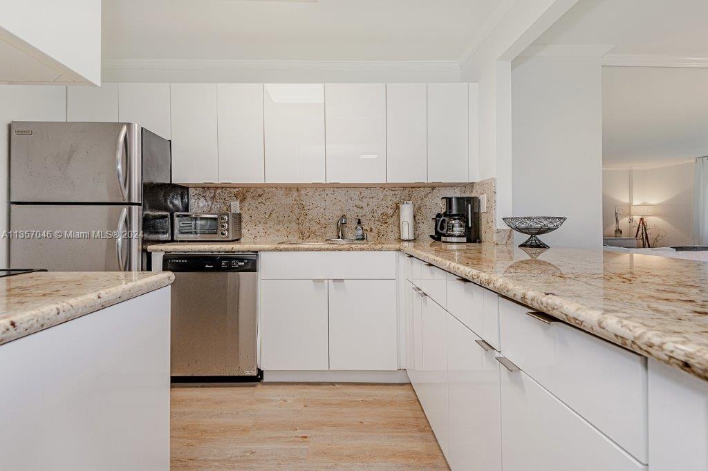 RONEY PALACE CONDO - Residential Lease