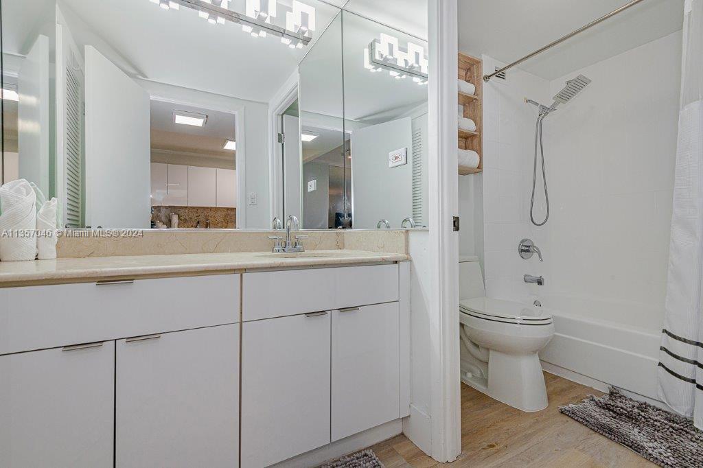 RONEY PALACE CONDO - Residential Lease