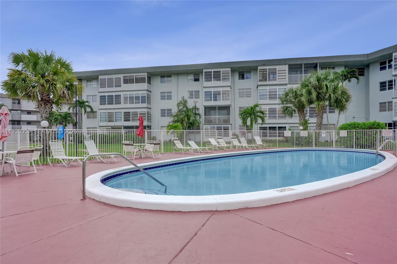 LAUDERDALE OAKS CONDO 4 - Residential