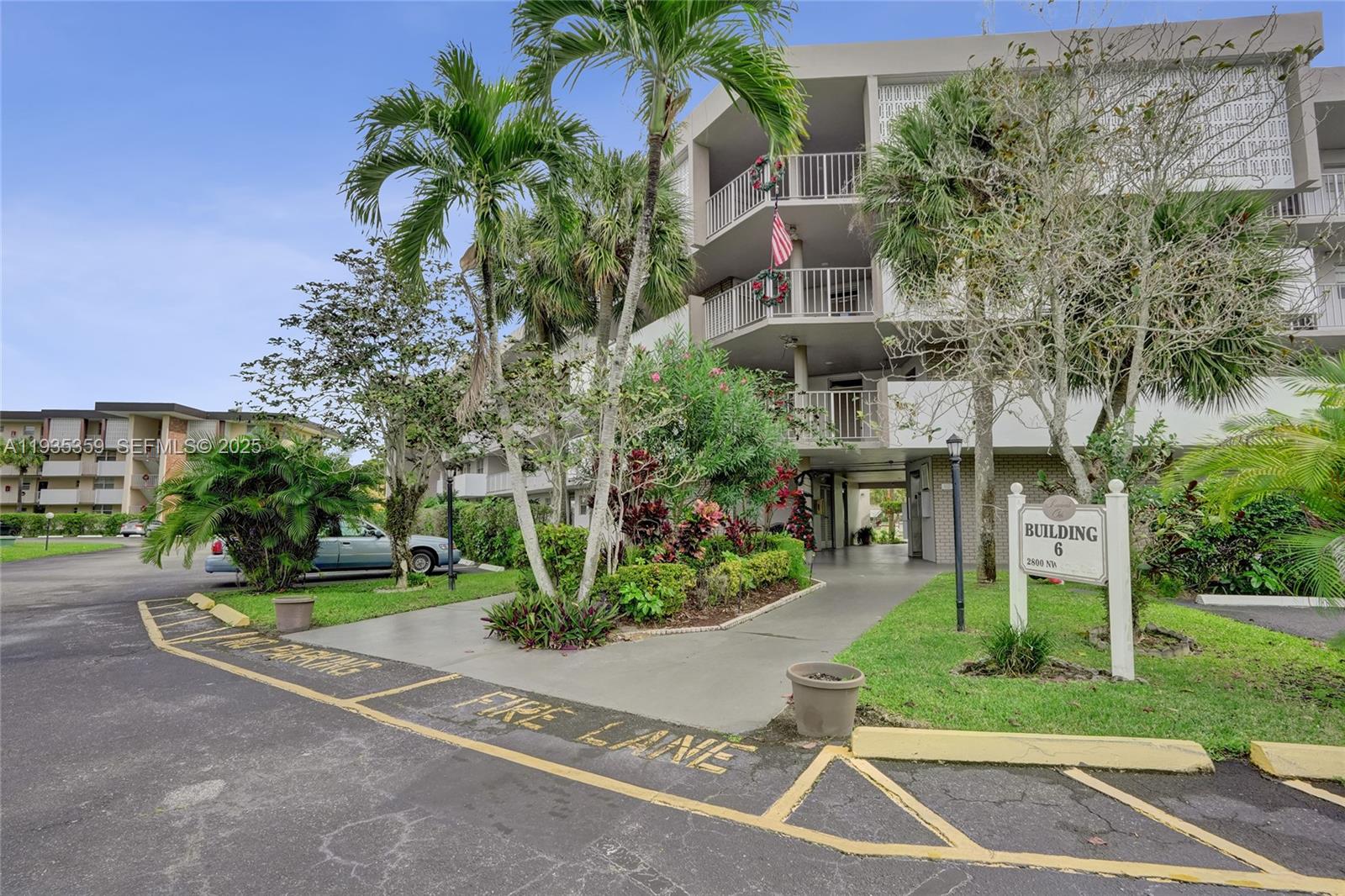 LAUDERDALE OAKS CONDO 4 - Residential