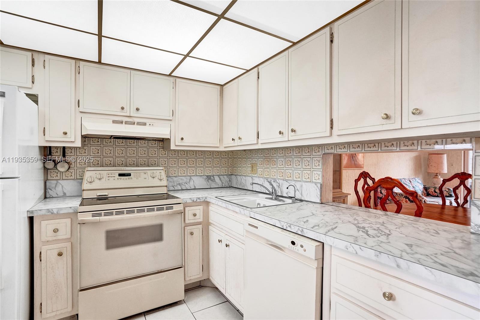 LAUDERDALE OAKS CONDO 4 - Residential