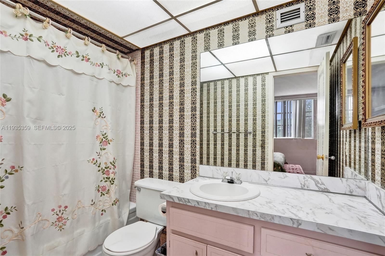 LAUDERDALE OAKS CONDO 4 - Residential