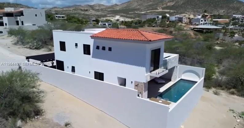 25 Paséo Vista Hermosa