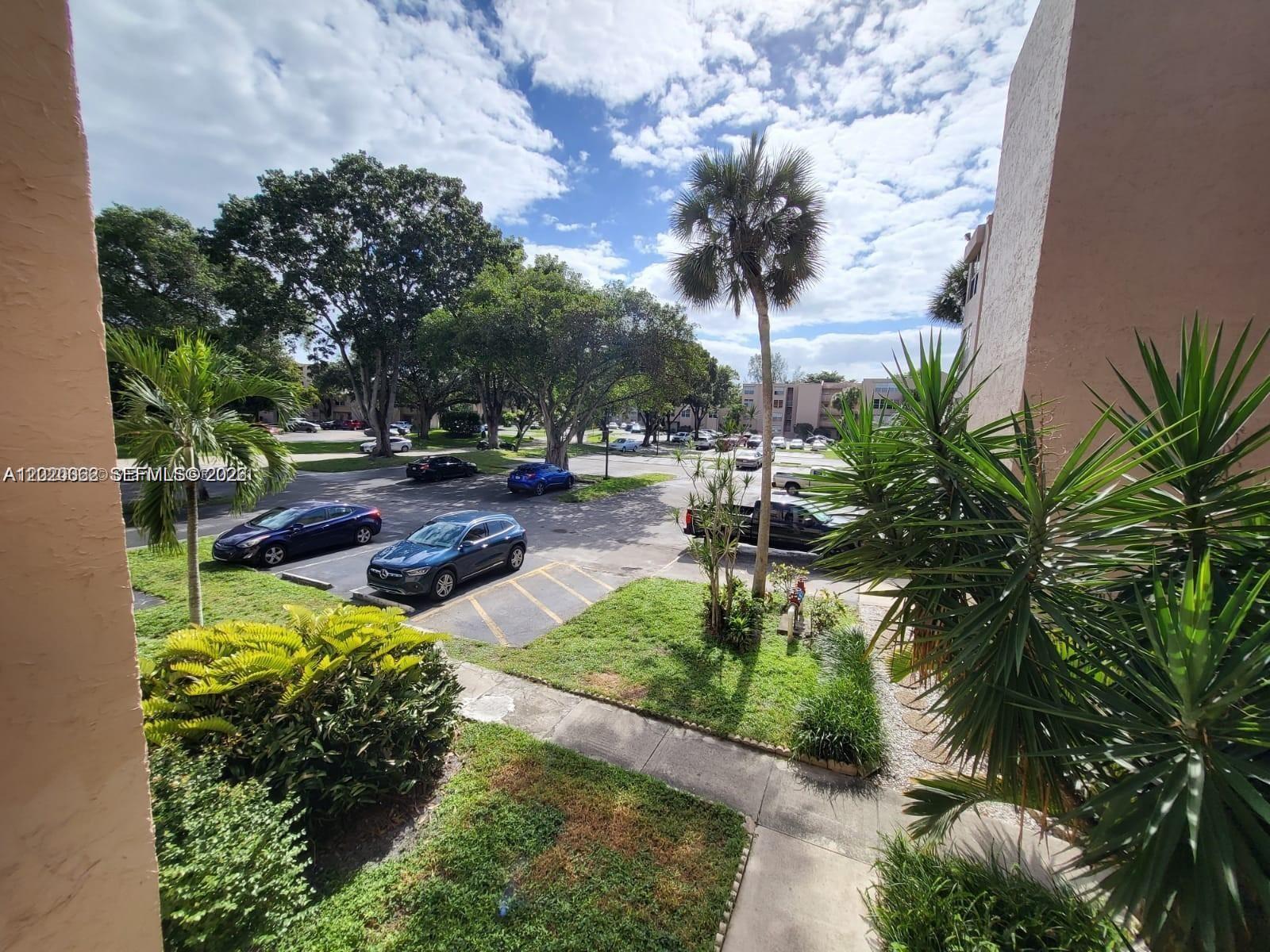 9440 Live Oak Pl 201