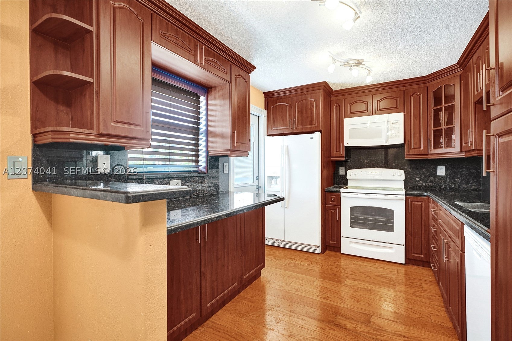 1001 NE 14th Ave 402
