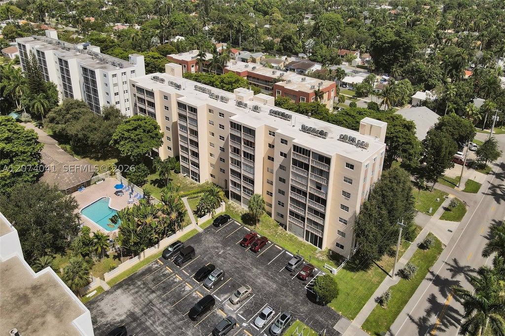 Photo of 1001 NE 14th Ave #402, Hallandale Beach, FL 33009 (MLS # A12074041)
