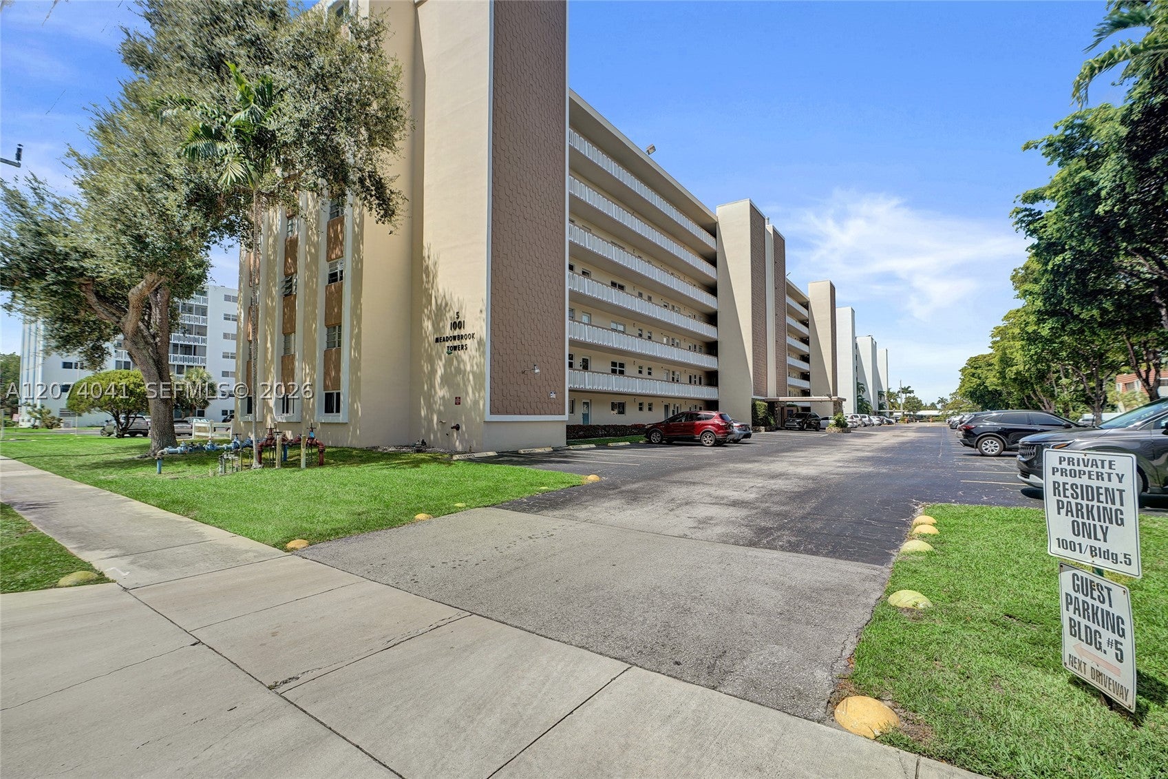1001 NE 14th Ave 402