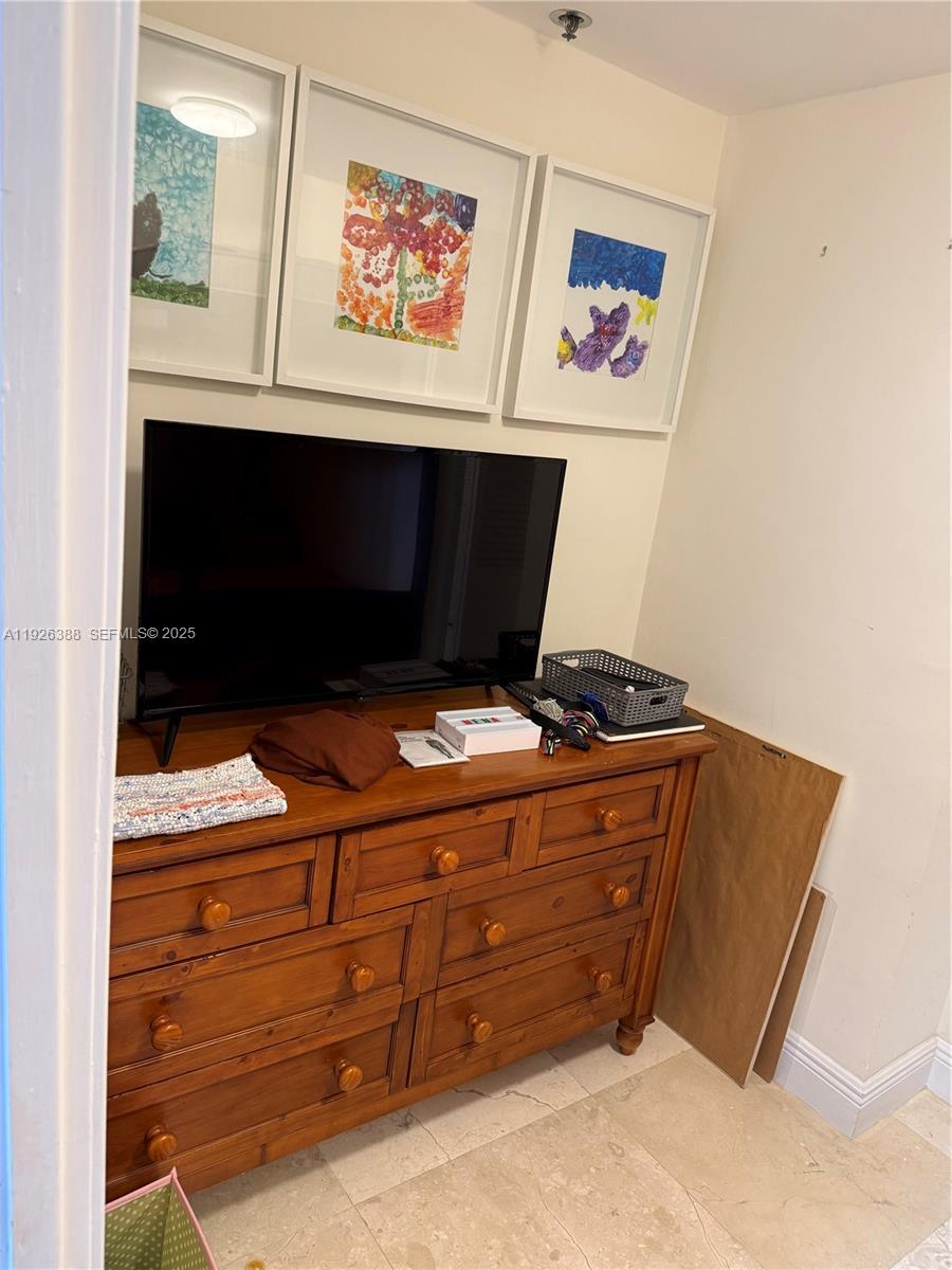 KEY COLONY NO 2 CONDO - Residential Lease